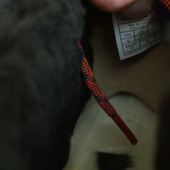 UGG Neumel Heritage Platform Boots Black USA Women Size 9/UK 7/EU 40 - Picture 10 of 13